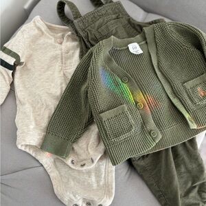 Baby gap size 3 to 6 months washed, but never worn